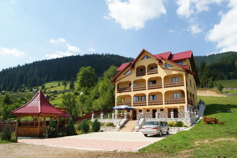 Pensiunea Alunis Hotel Садова Екстериор снимка