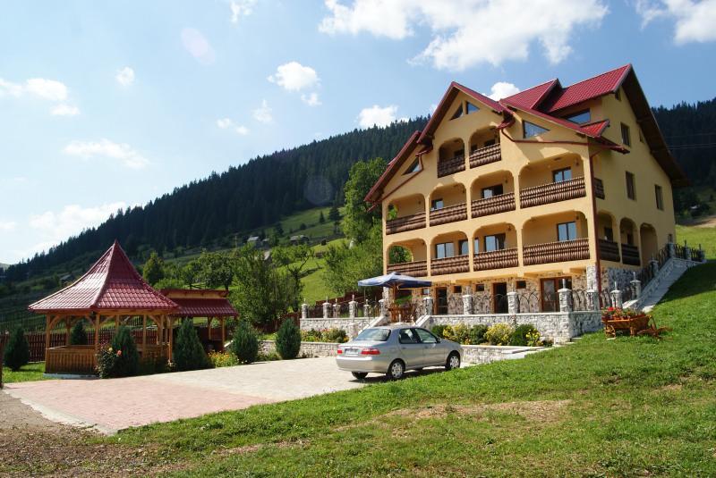 Pensiunea Alunis Hotel Садова Екстериор снимка