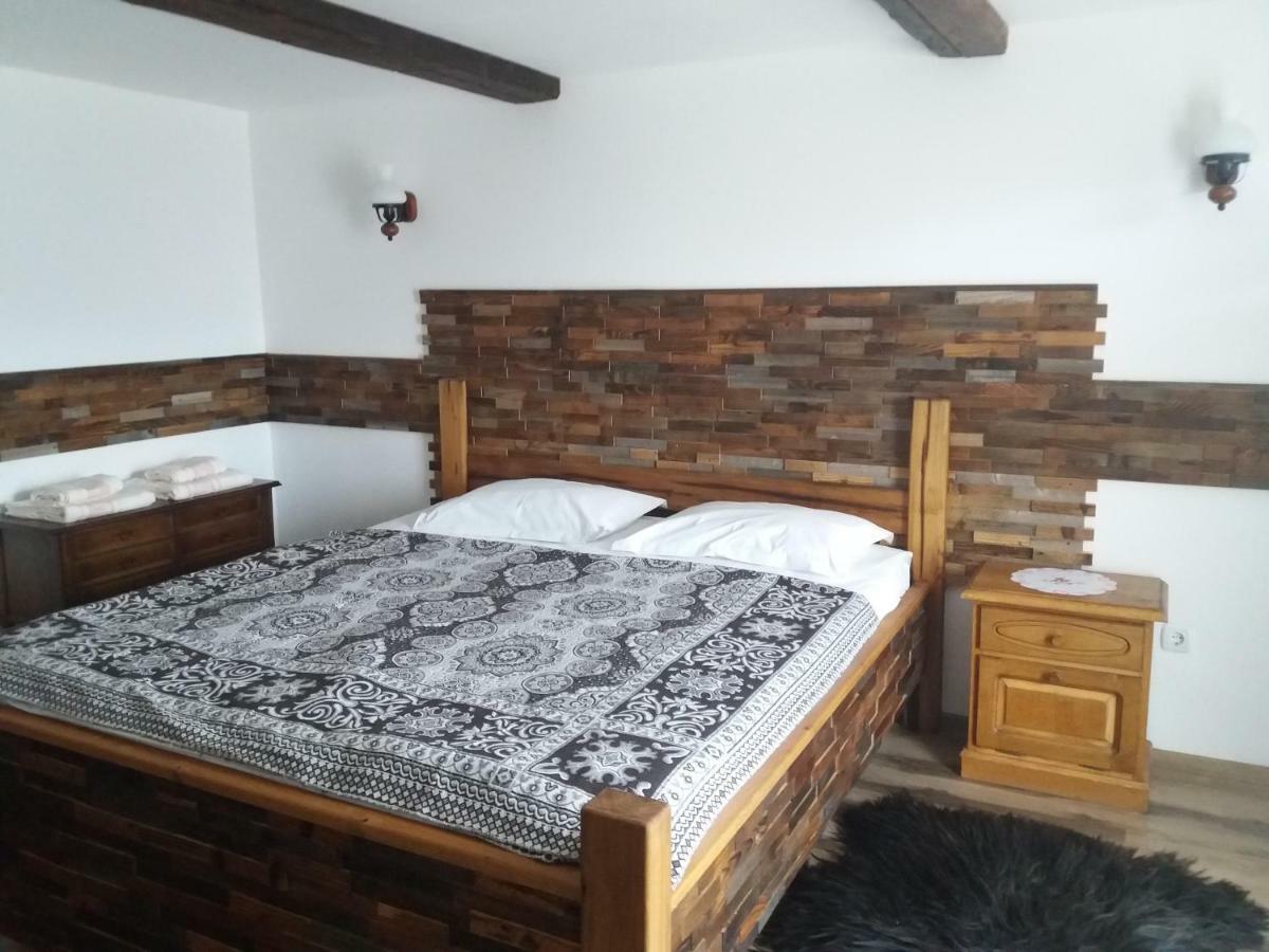 Pensiunea Alunis Hotel Садова Екстериор снимка